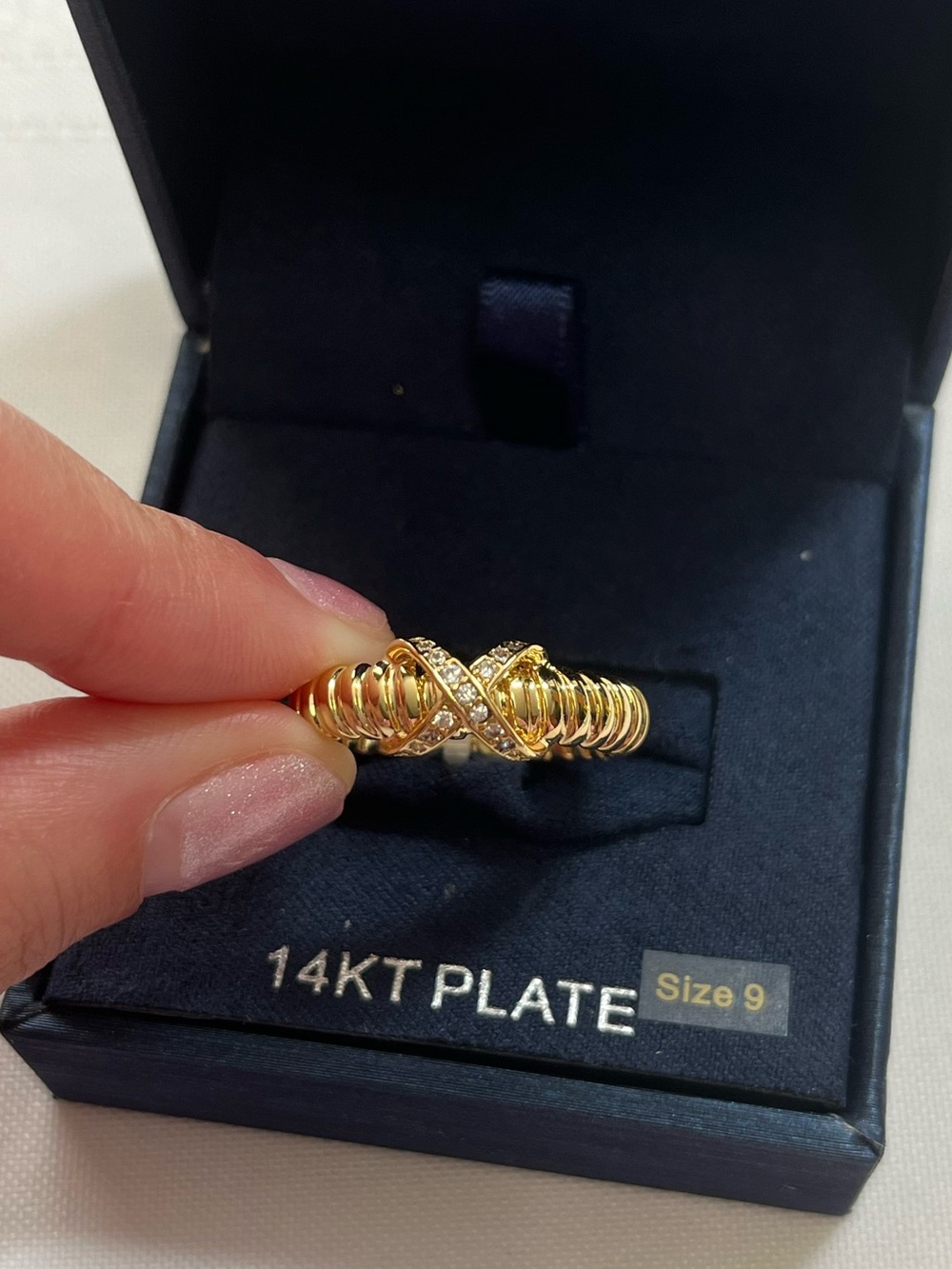 New 14K gold plated ring
Size 9
Simply silver